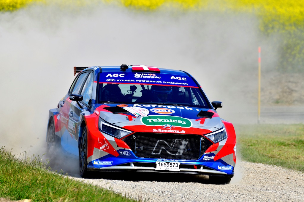 Den mangedobbelte mester Ib Kragh har i år fået ny codriver i Karsten Isaksen, men mangler stadig det sidste i at nå helt til tops med sin Hyundai I20 Rally2.
(Foto: Michael Eisenberg)